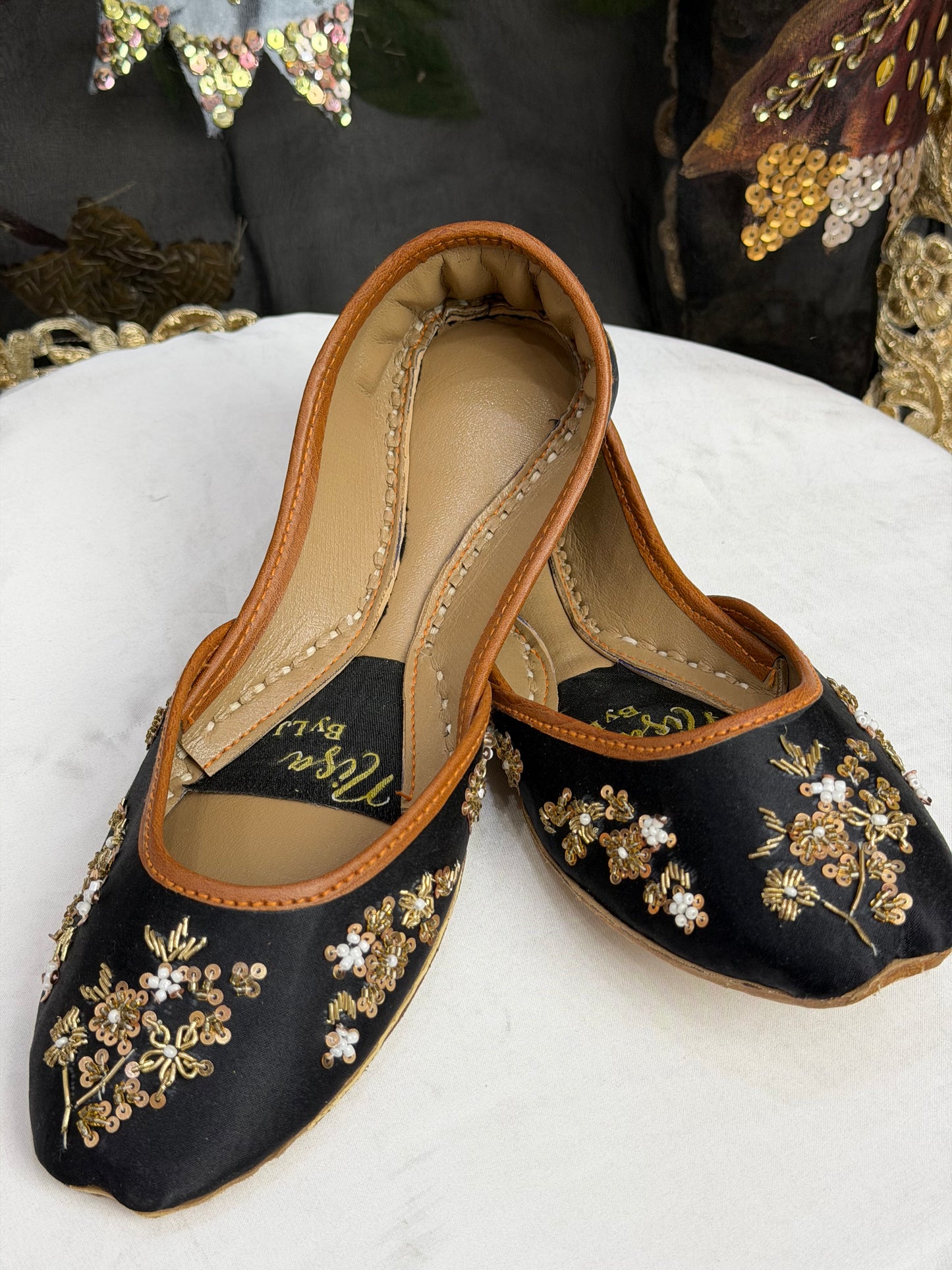 Riwayaat (Black)