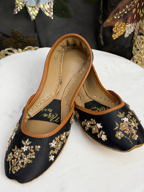 Riwayaat (Black)